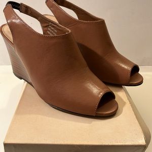 Miranda Tan Ladies Sz.6, new in box